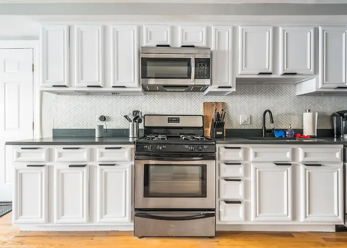 The Bright Retreat In Andersonville *
