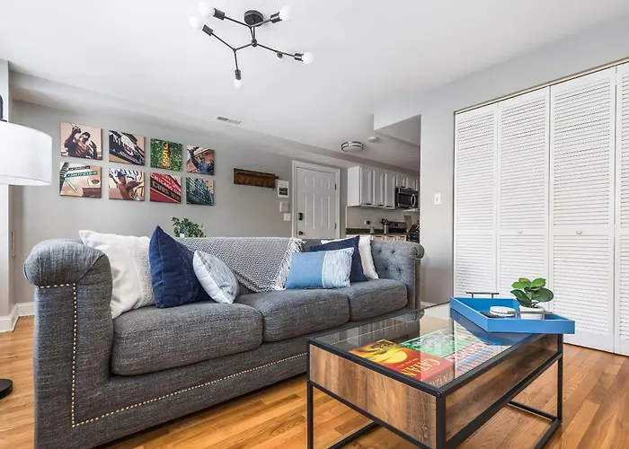 The Bright Retreat In Andersonville Apartment Chicago