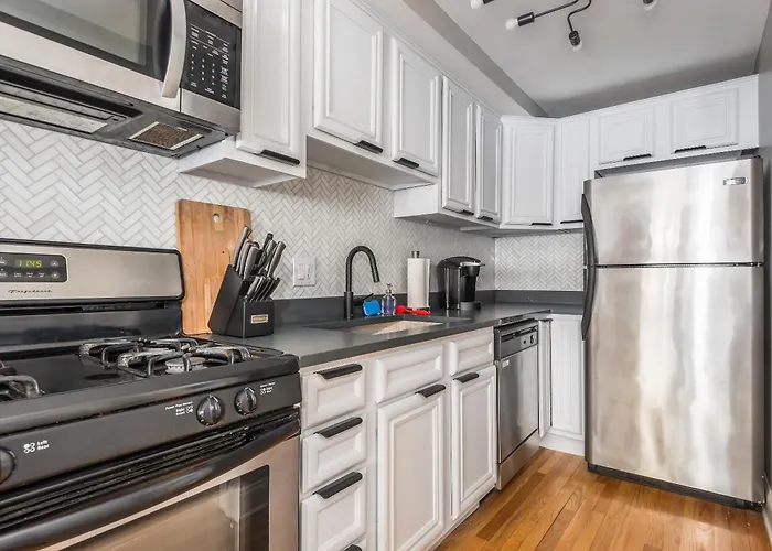 The Bright Retreat In Andersonville